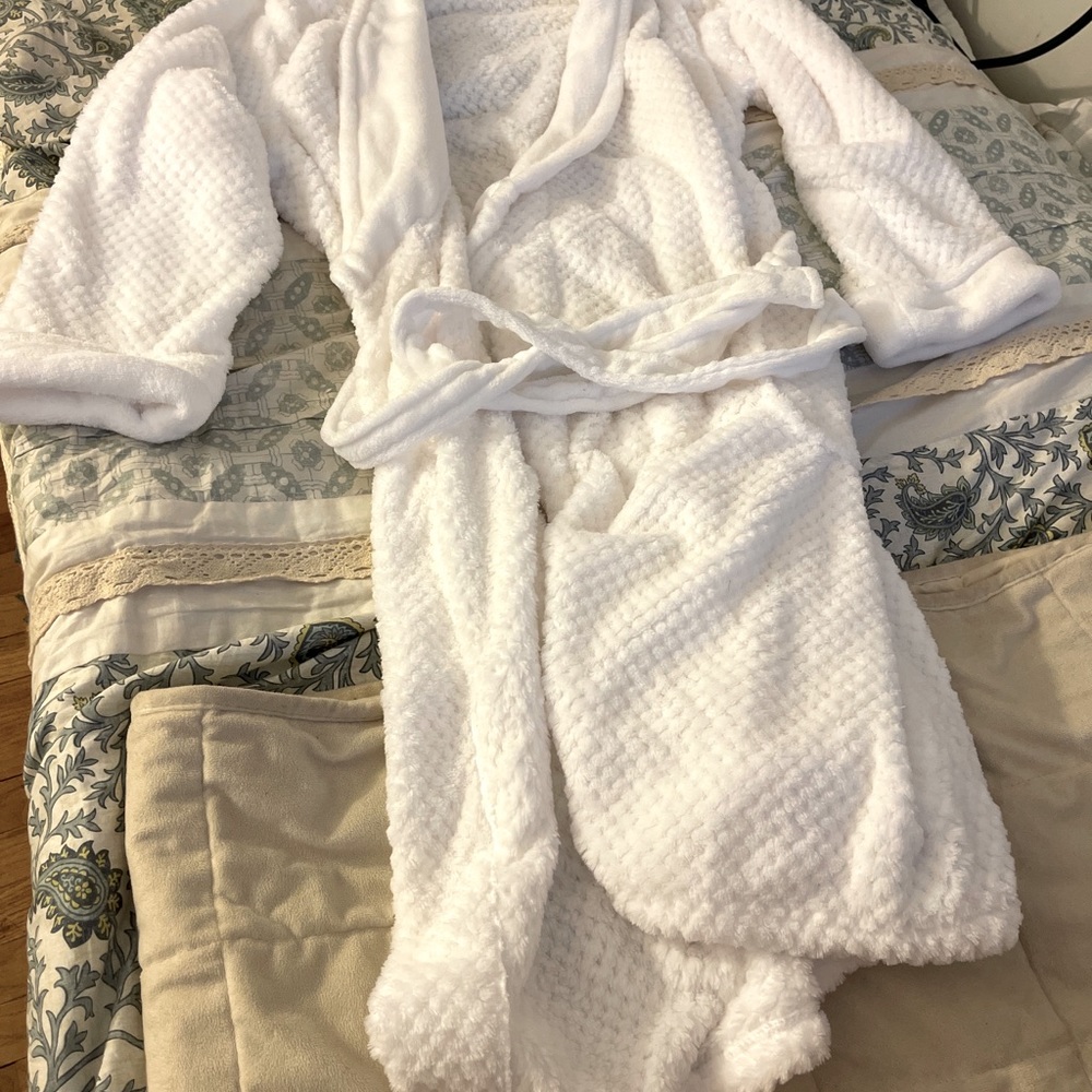 Brand-new beautiful soft UGG robe